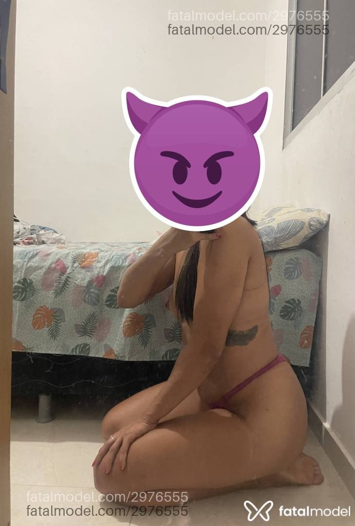 Acompanhante mulher com cabelo castanho de olhos castanhos - Júlia Rodrigues