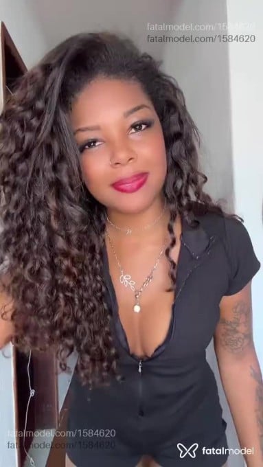 Acompanhante mulher com cabelo castanho de olhos castanhos em Florianópolis Acompanhante mulher com cabelo castanho de olhos castanhos em Florianópolis - Yasmin Prado