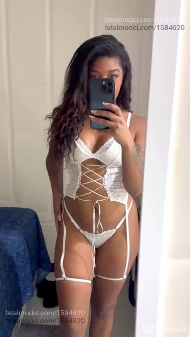 Acompanhante mulher com cabelo castanho de olhos castanhos em Florianópolis Acompanhante mulher com cabelo castanho de olhos castanhos em Florianópolis - Yasmin Prado