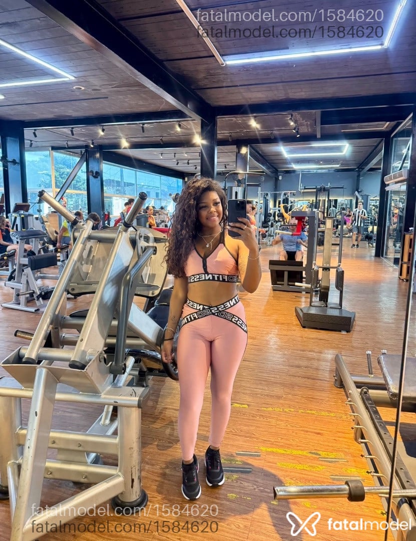 Acompanhante mulher com cabelo castanho de olhos castanhos em Florianópolis Acompanhante mulher com cabelo castanho de olhos castanhos em Florianópolis - Yasmin Prado