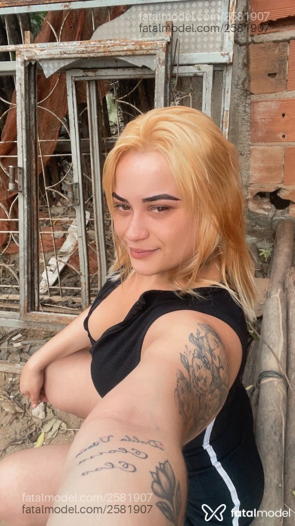 Acompanhante mulher morena (o) de olhos castanhos em Ipatinga - Livinha