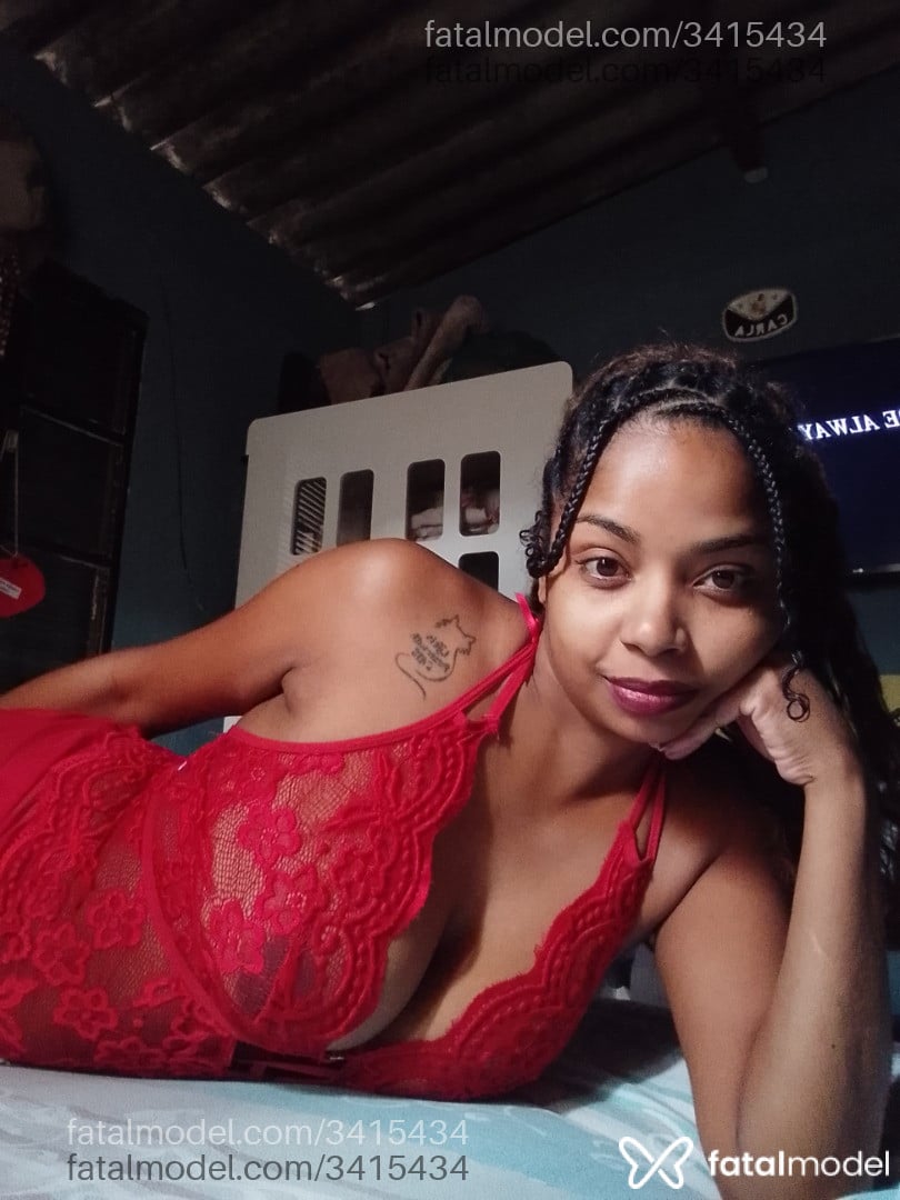 Acompanhante mulher com cabelo castanho de olhos castanhos em Virtual - Maya Prettys