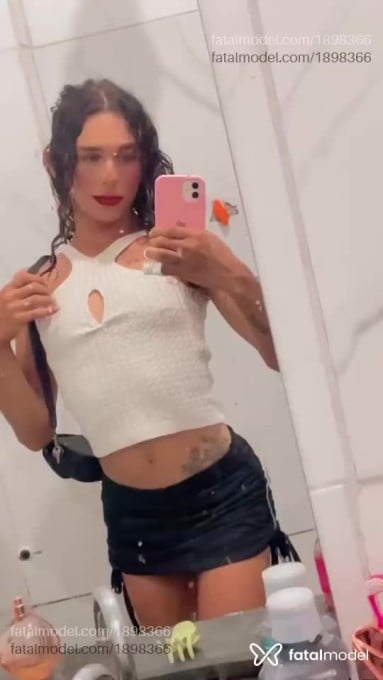 Acompanhante mulher trans morena (o) de olhos verdes - Aghata Acompanhante mulher trans morena (o) de olhos verdes - Aghata