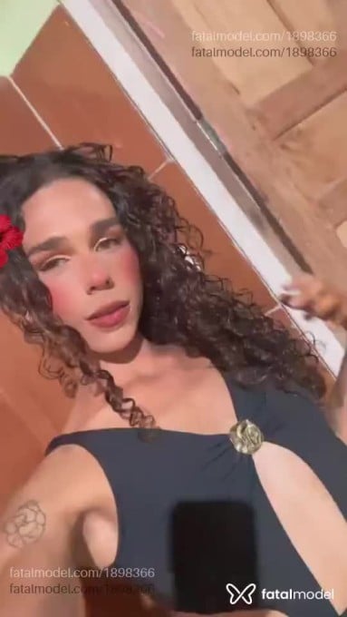 Acompanhante mulher trans morena (o) de olhos verdes - Aghata Acompanhante mulher trans morena (o) de olhos verdes - Aghata