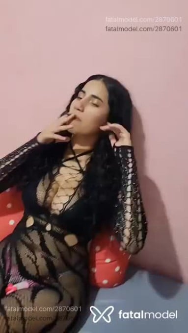 Acompanhante mulher ruiva (o) de olhos pretos - Letícia