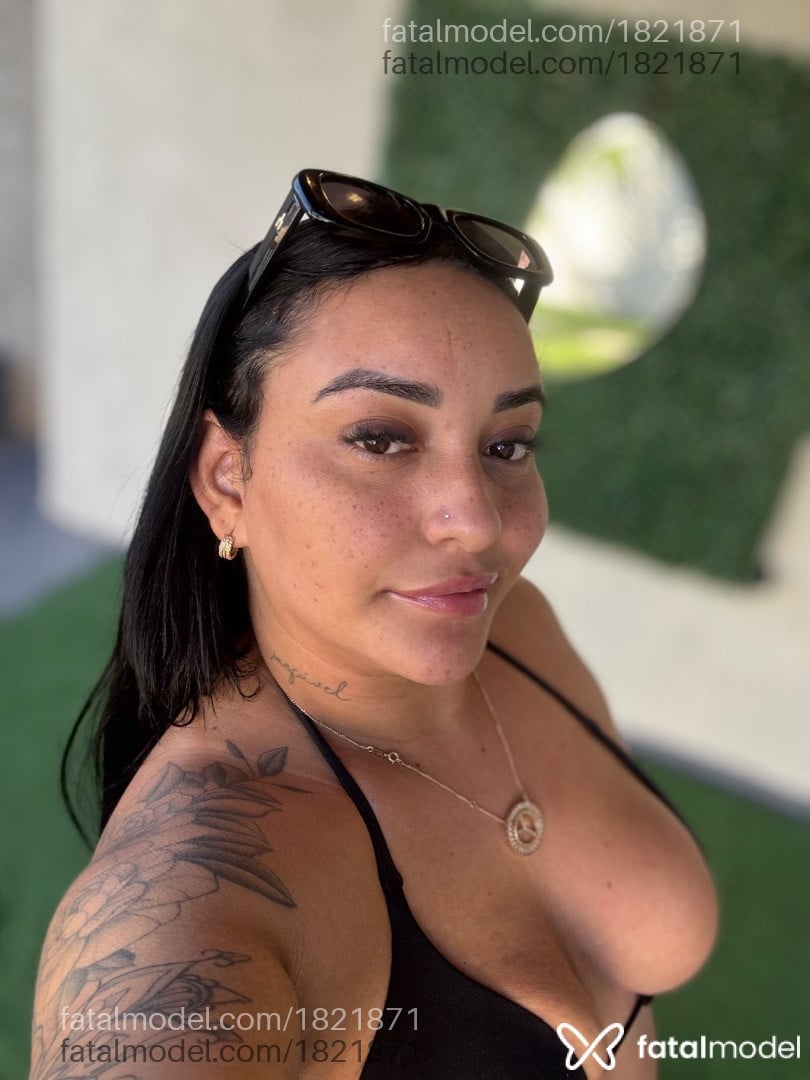 Acompanhante mulher morena (o) de olhos mel - Jhenny Acompanhante mulher morena (o) de olhos mel - Jhenny