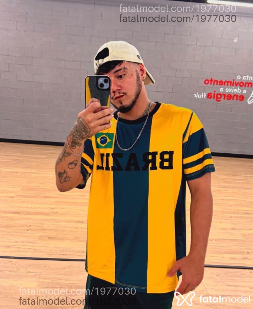 Acompanhante homem trans morena (o) de olhos castanhos - Ftm