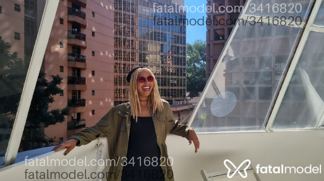 Acompanhante mulher loira (o) de olhos castanhos em São Paulo - Helenoir