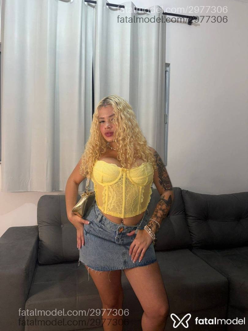 Acompanhante mulher loira (o) de olhos castanhos em Luís Eduardo Magalhães - Carolina Gomes