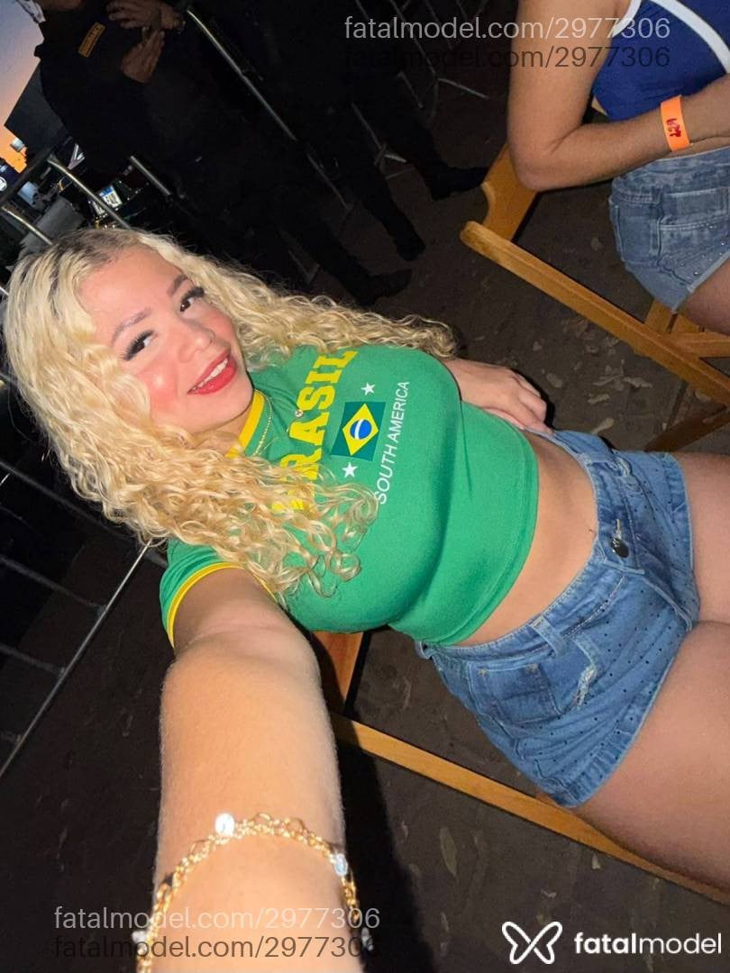 Acompanhante mulher loira (o) de olhos castanhos em Luís Eduardo Magalhães - Carolina Gomes