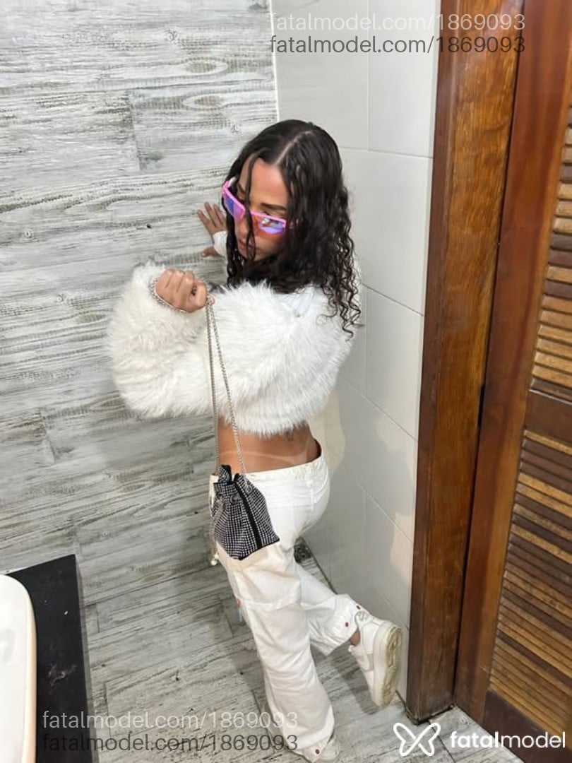 Acompanhante mulher trans com cabelo castanho de olhos castanhos em Rio de Janeiro - Larissa