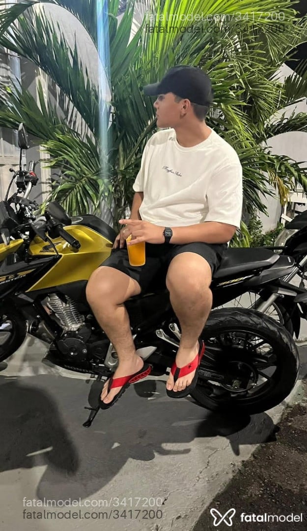 Acompanhante homem com cabelo castanho de olhos pretos em Manaus - Leo Pinheiro