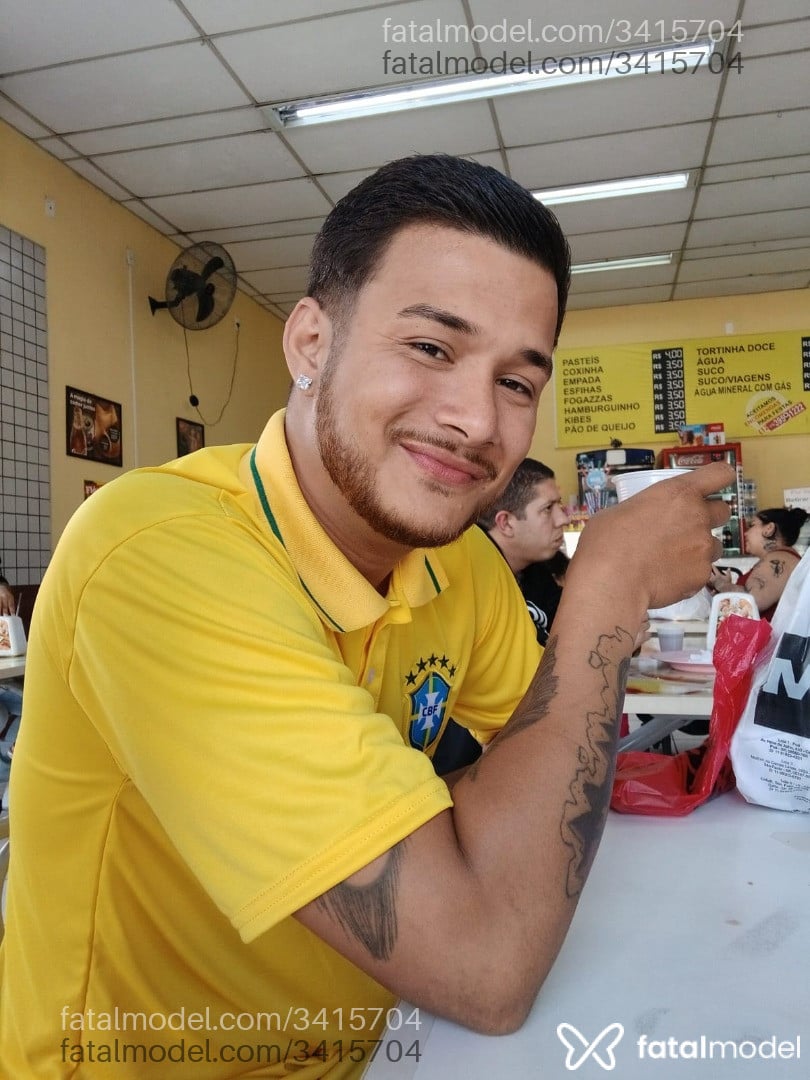 Acompanhante homem com cabelo castanho de olhos castanhos em São José dos Campos - Vinícius Henrique
