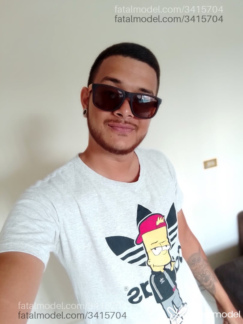 Acompanhante homem com cabelo castanho de olhos castanhos em São José dos Campos - Vinícius Henrique