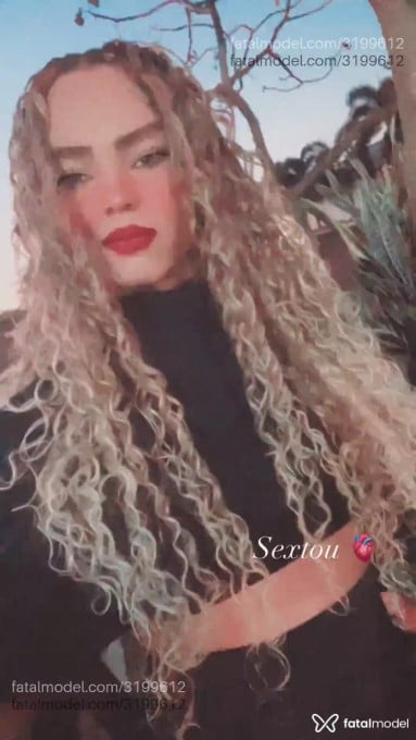 Acompanhante mulher trans com cabelo castanho de olhos castanhos - Luana Neres