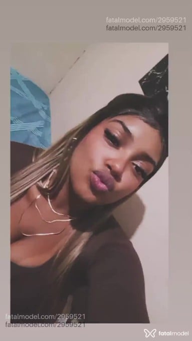 Acompanhante mulher com cabelo castanho de olhos castanhos em Macaé Acompanhante mulher com cabelo castanho de olhos castanhos em Macaé - Lud Silva