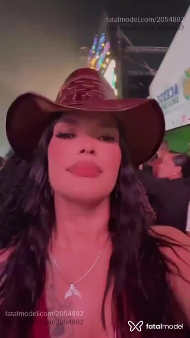 Acompanhante mulher com cabelo castanho de olhos castanhos - Monique Macedo Acompanhante mulher com cabelo castanho de olhos castanhos - Monique Macedo
