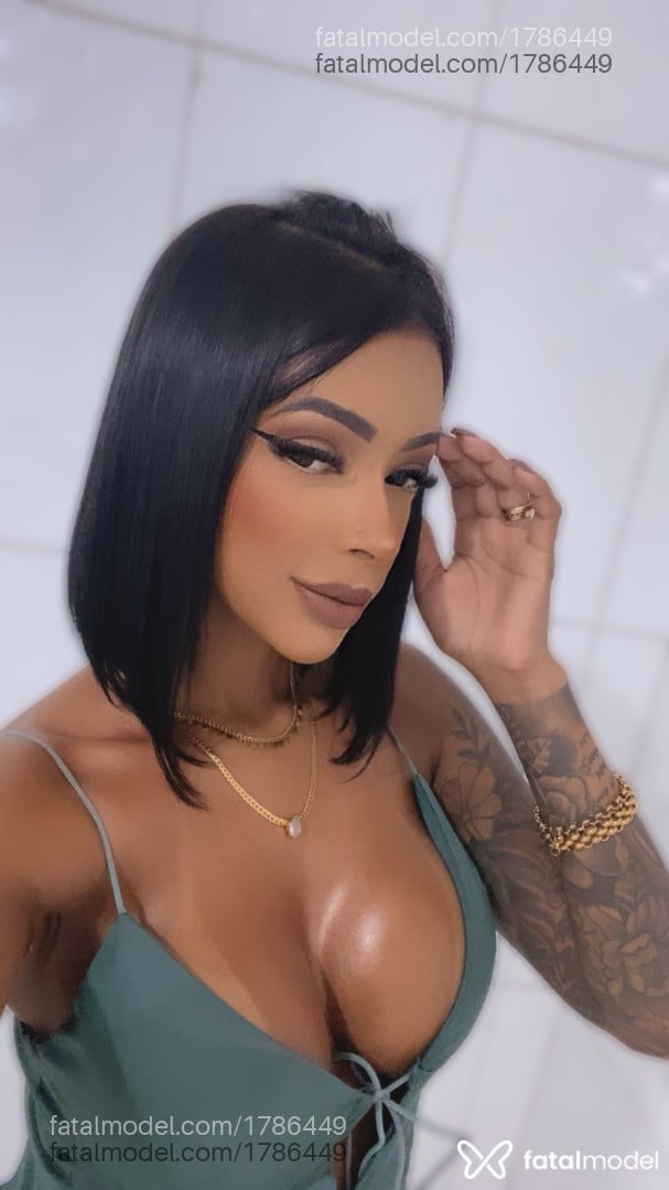 Acompanhante mulher morena (o) de olhos pretos - Nicole Acompanhante mulher morena (o) de olhos pretos - Nicole