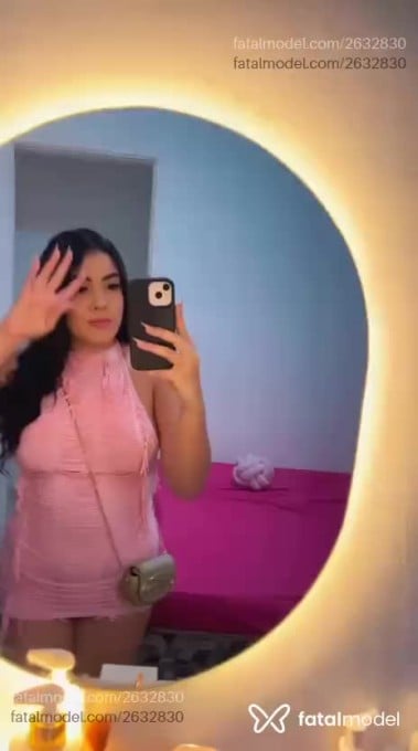 Acompanhante mulher com cabelo castanho de olhos mel - Bia