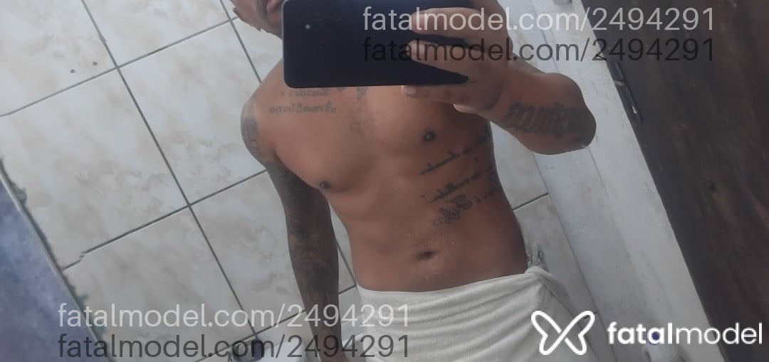 Acompanhante homem morena (o) de olhos castanhos em Araraquara - Preto