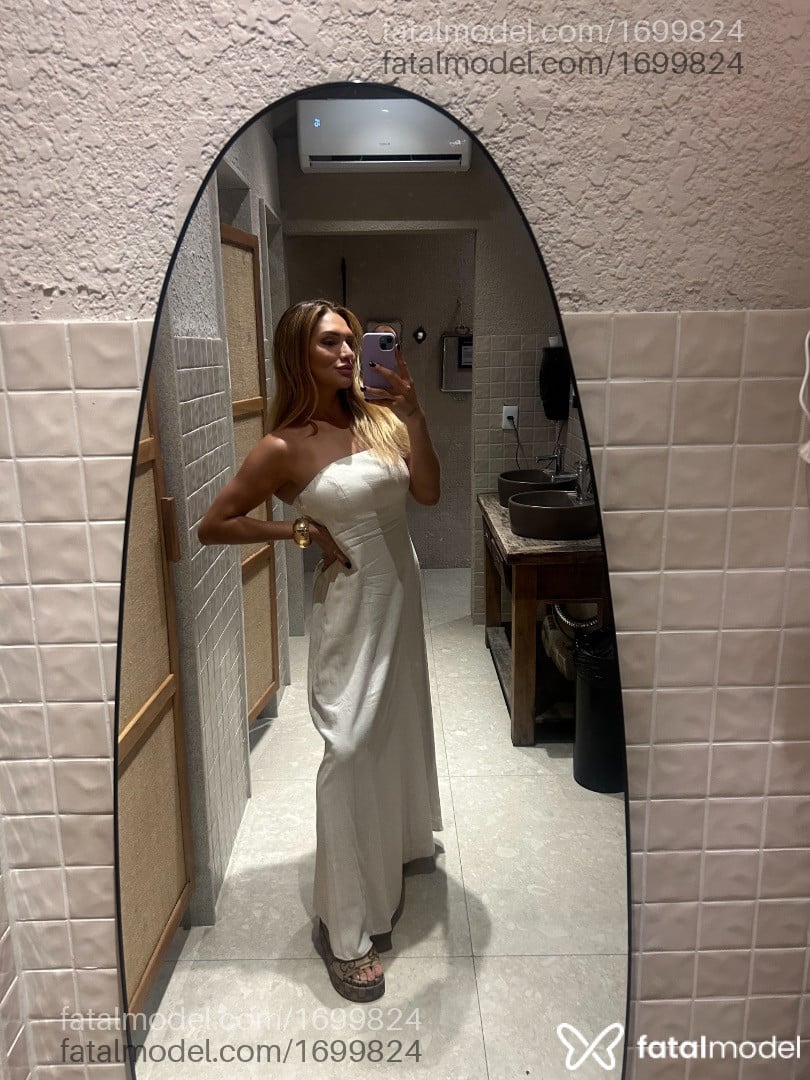 Acompanhante mulher com cabelo castanho de olhos castanhos - Pérola Garcia