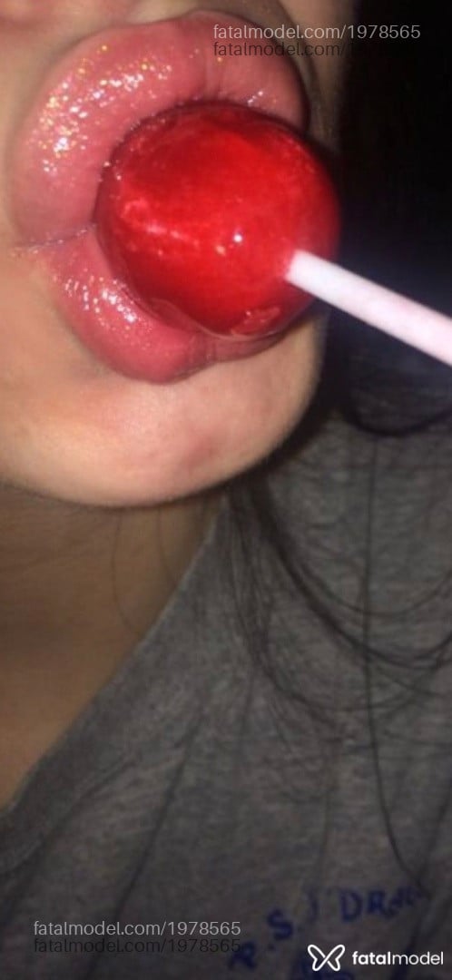 Acompanhante mulher morena (o) de olhos pretos - Lara Raquel