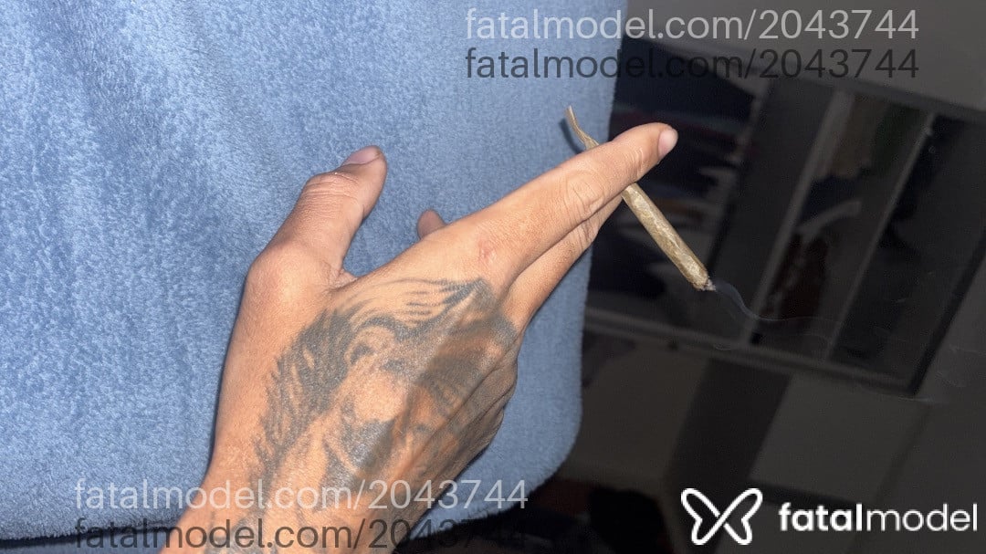 Acompanhante homem com cabelo castanho de olhos castanhos em Belo Horizonte Acompanhante homem com cabelo castanho de olhos castanhos em Belo Horizonte - Douglas
