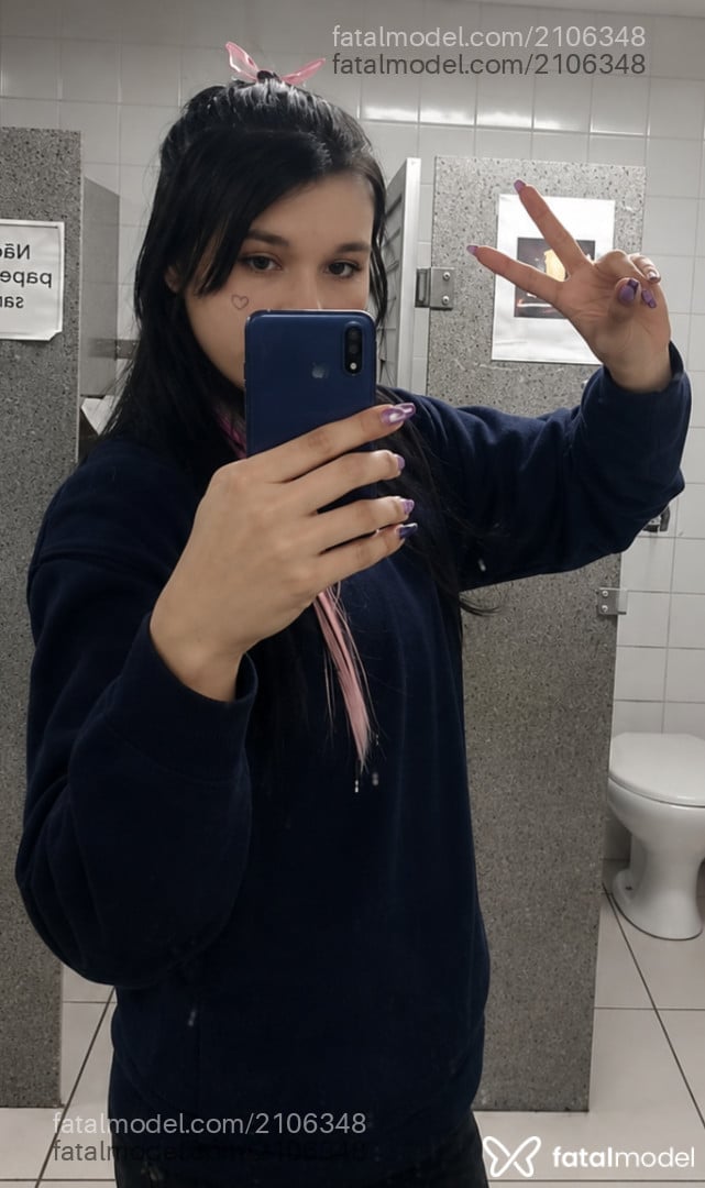 Acompanhante mulher trans com cabelo colorido de olhos castanhos em Porto Alegre - Mencia