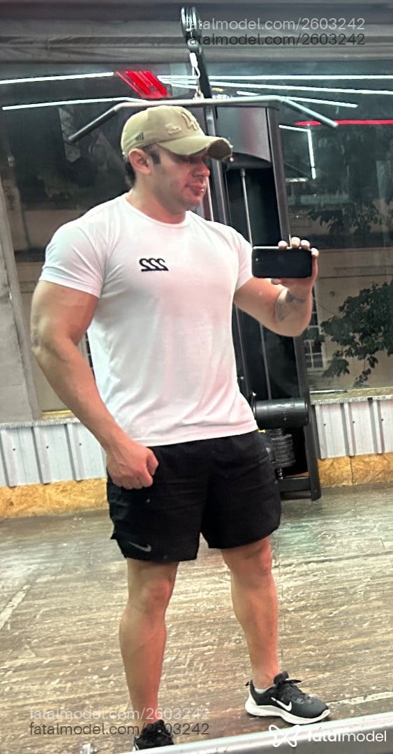 Acompanhante homem com cabelo castanho de olhos castanhos em São Paulo - Piter