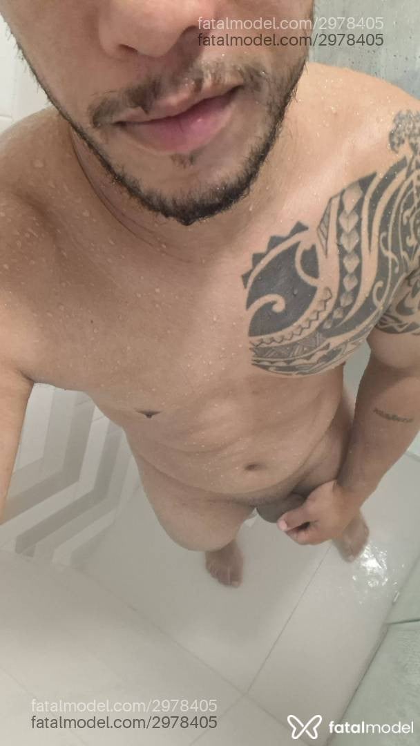 Acompanhante homem sem cabelo de olhos pretos em Porto Alegre - Preto