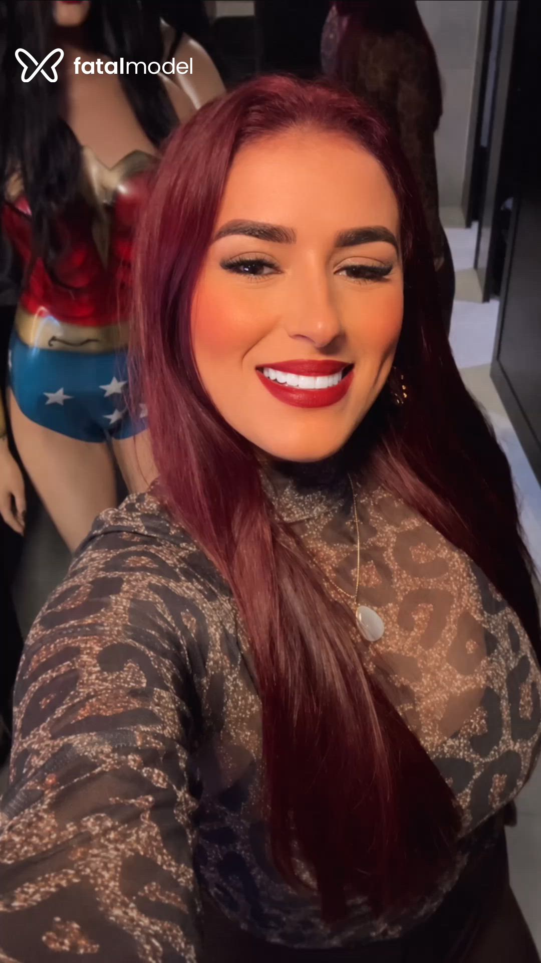 Acompanhante mulher ruiva (o) de olhos castanhos - Vitória