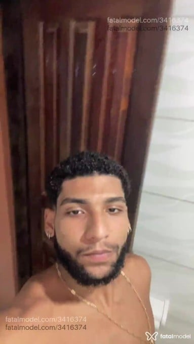 Acompanhante homem com cabelo castanho de olhos castanhos - Antonny Acompanhante homem com cabelo castanho de olhos castanhos - Antonny