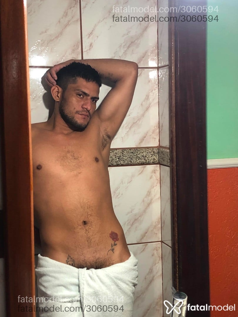 Acompanhante homem morena (o) de olhos castanhos em Morrinhos - Diogo
