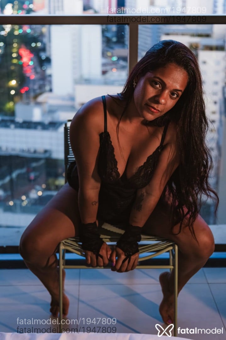 Acompanhante mulher com cabelo castanho de olhos castanhos em Artur Nogueira - Bruninhaasurfis