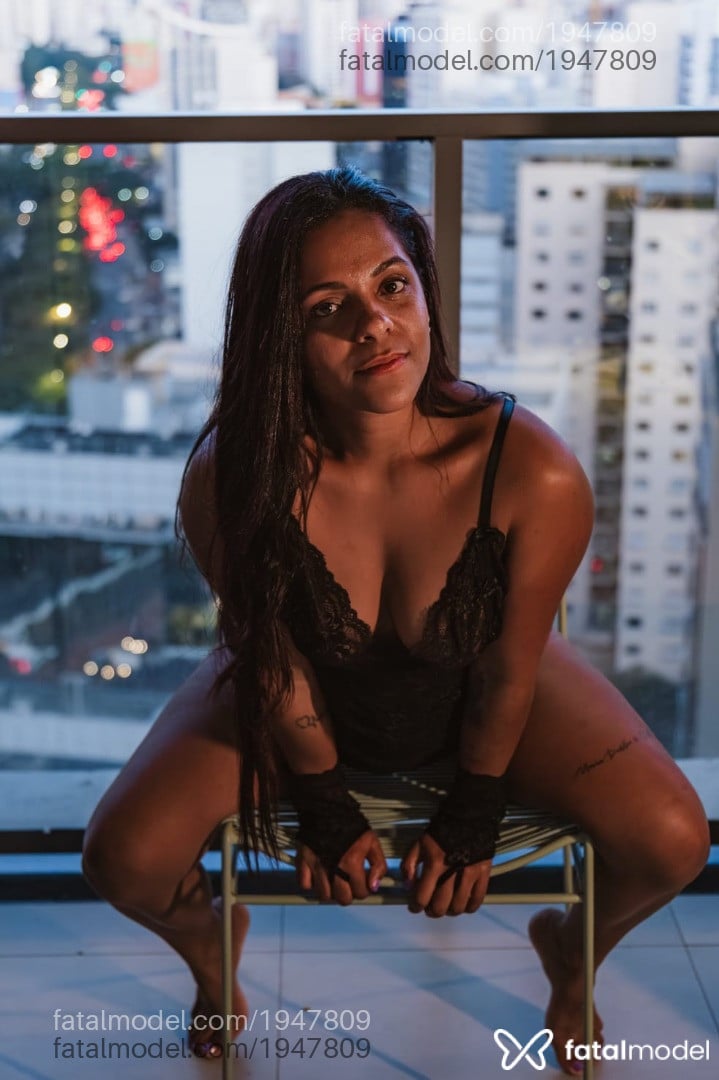 Acompanhante mulher com cabelo castanho de olhos castanhos em Artur Nogueira - Bruninhaasurfis