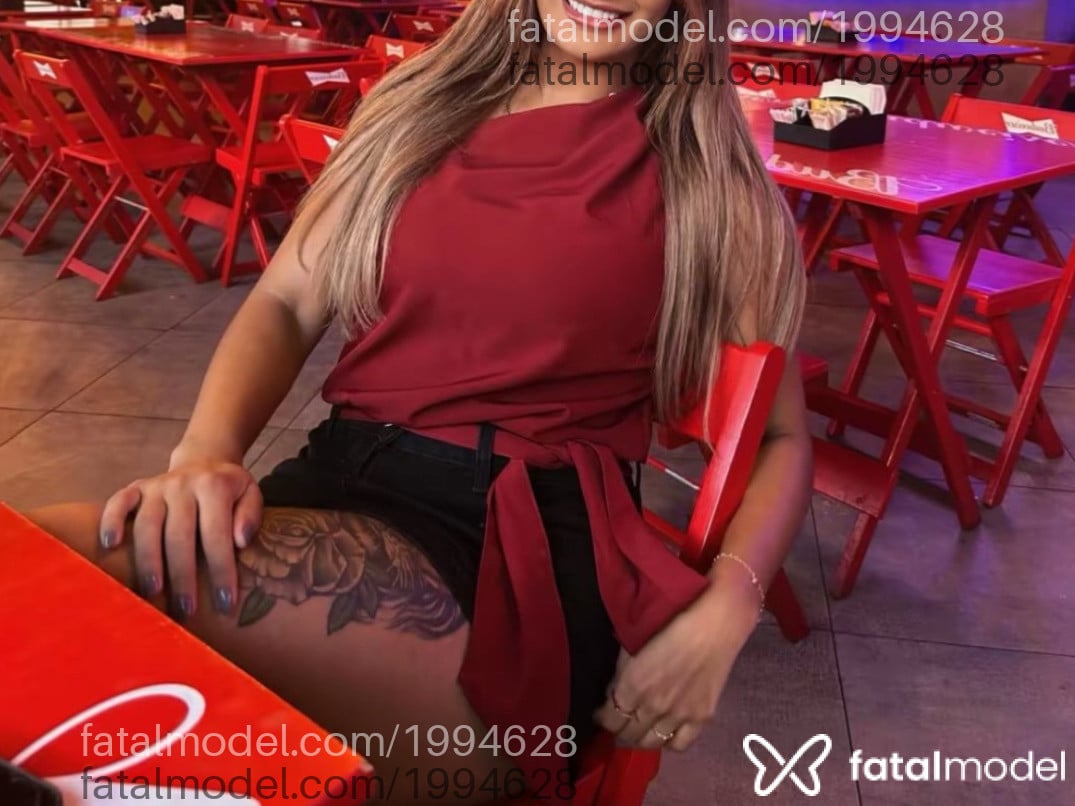 Acompanhante mulher loira (o) de olhos castanhos em Patos de Minas - Larissa Soares