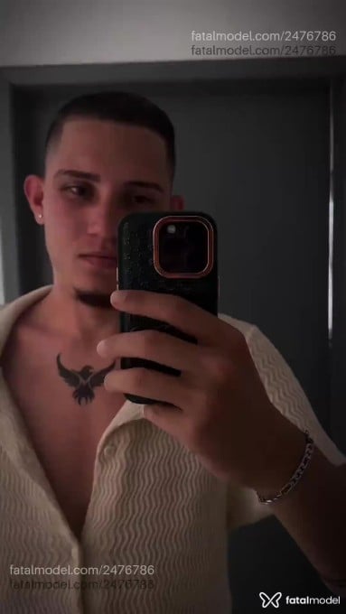 Acompanhante homem com cabelo castanho de olhos verdes em Brasília - Azevedo