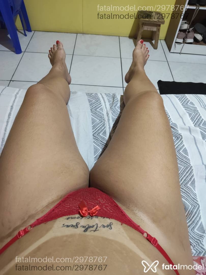 Acompanhante mulher morena (o) de olhos pretos - Beatriz