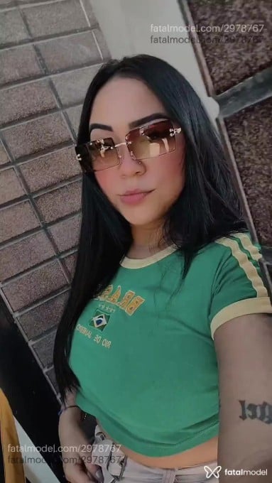 Acompanhante mulher morena (o) de olhos pretos - Beatriz