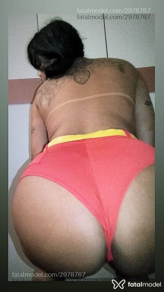 Acompanhante mulher morena (o) de olhos pretos - Beatriz