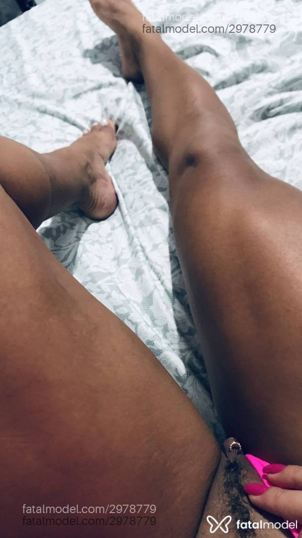 Acompanhante mulher morena (o) de olhos pretos - Morenasarada