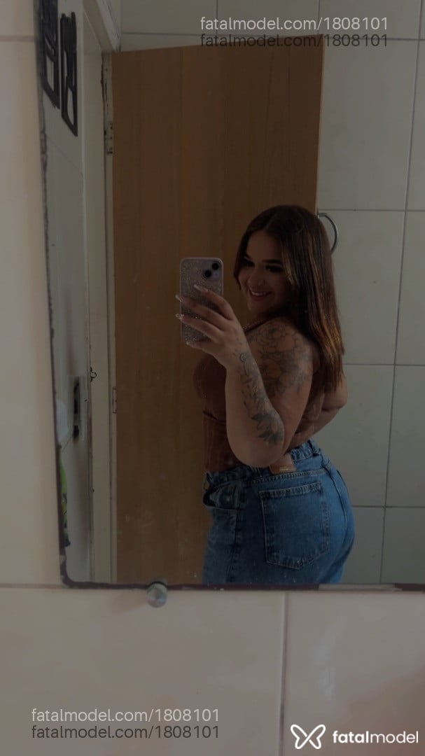 Acompanhante mulher com cabelo castanho de olhos castanhos em Brasília - Rebeca