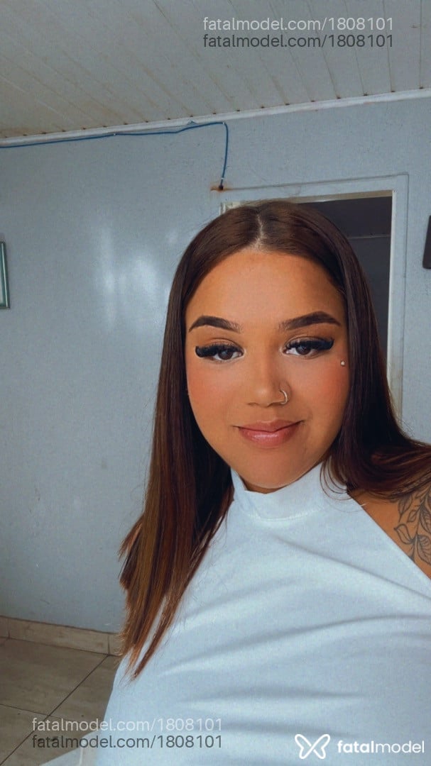Acompanhante mulher com cabelo castanho de olhos castanhos em Brasília - Rebeca
