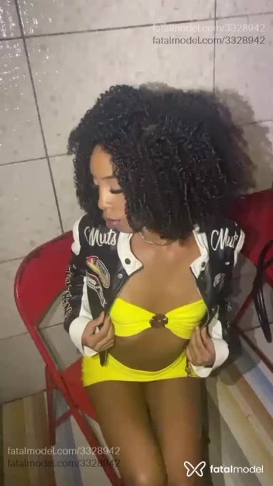Acompanhante mulher morena (o) de olhos castanhos - Hellen