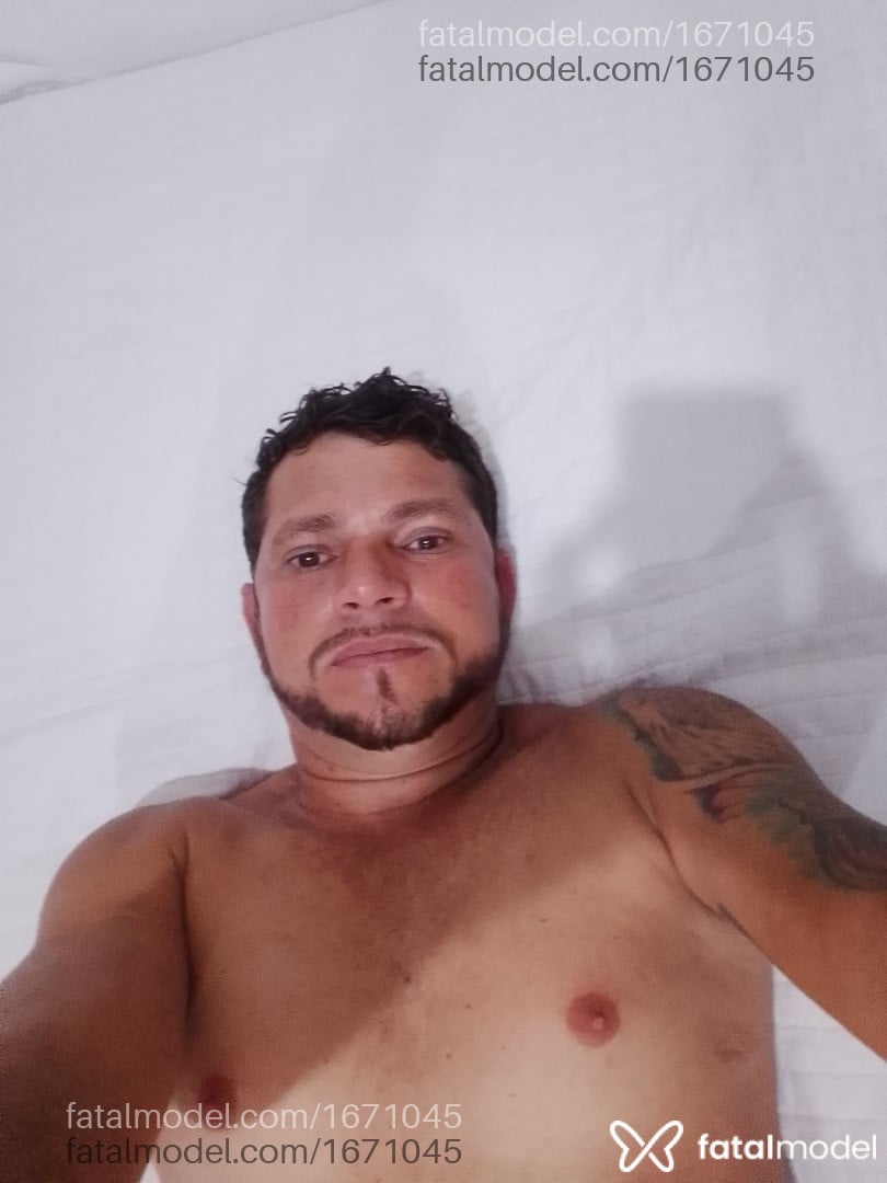 Acompanhante homem com cabelo castanho de olhos castanhos em Maceió - Djow