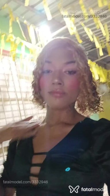 Acompanhante mulher trans loira (o) de olhos pretos - Alicegatinha Acompanhante mulher trans loira (o) de olhos pretos - Alicegatinha