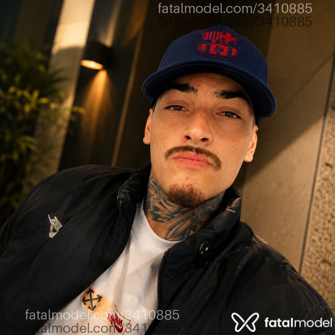 Acompanhante homem com cabelo castanho de olhos castanhos em Caxias do Sul - Novinhotattuado