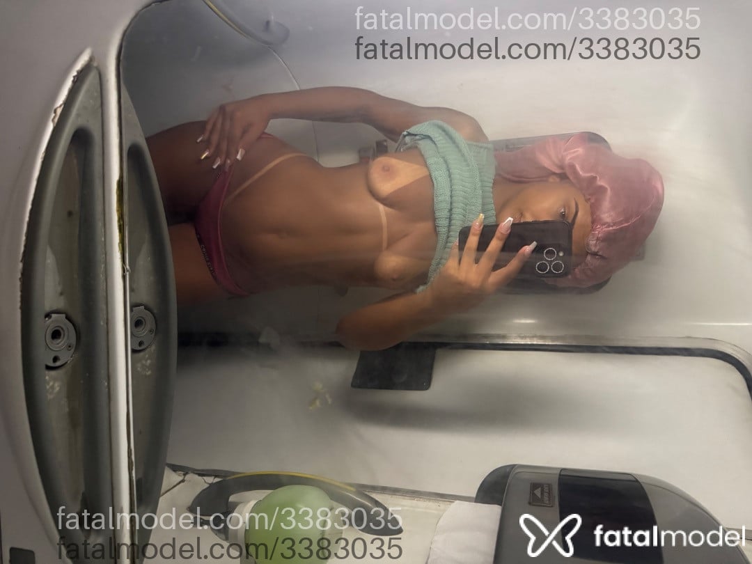 Acompanhante mulher com cabelo castanho de olhos castanhos em Governador Valadares - Ester