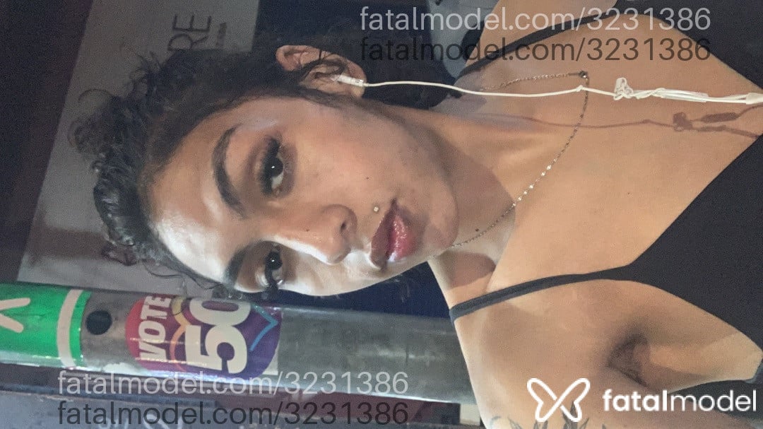 Acompanhante mulher trans morena (o) de olhos castanhos em Virtual - Borges
