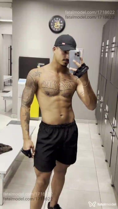 Acompanhante homem morena (o) de olhos castanhos - Ruanezz Acompanhante homem morena (o) de olhos castanhos - Ruanezz